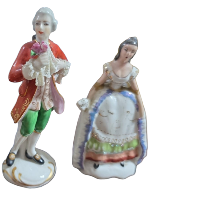 Par de esculturas de porcelana, feitas a mão