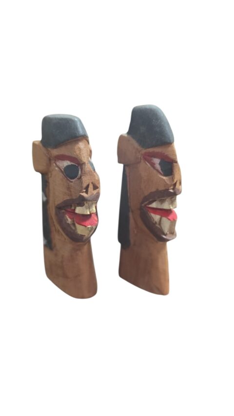 Carrancas de madeira feitas a mão. (valor unitário)