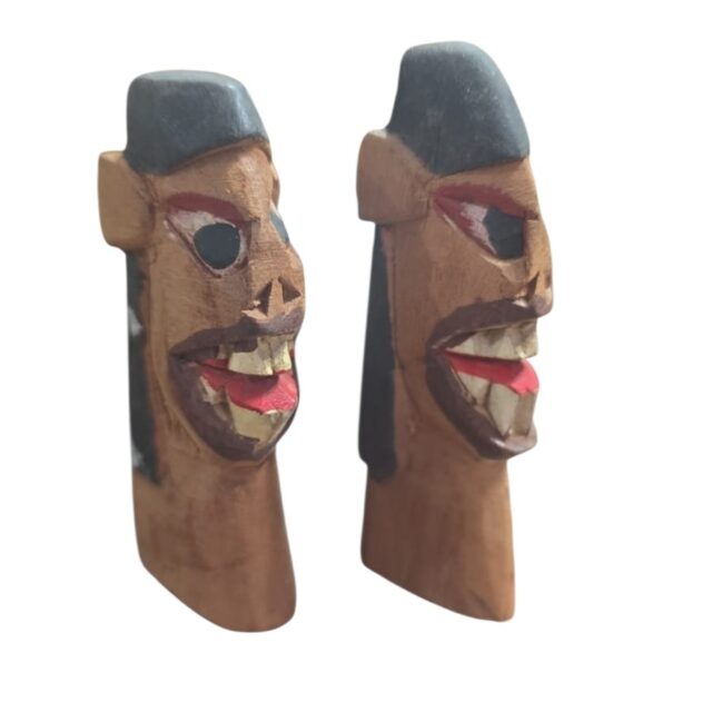 Carrancas de madeira feitas a mão. (valor unitário)