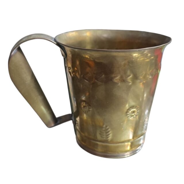 Grande e antiga caneca em dourado metal