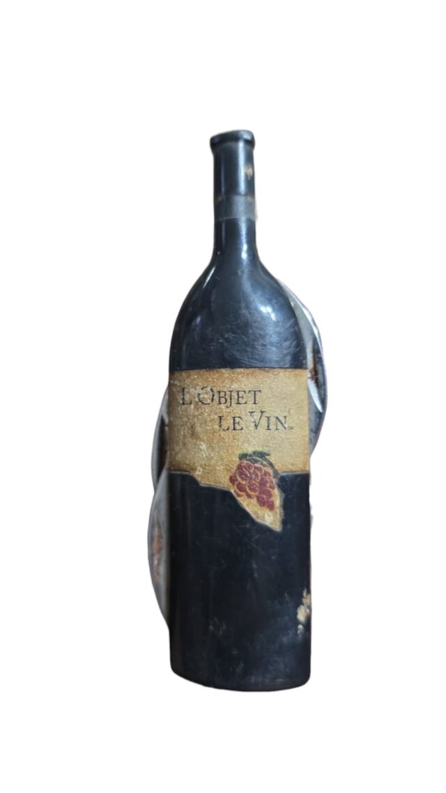 Antigo e belo canivete vintage em formato de garrafa de vinho