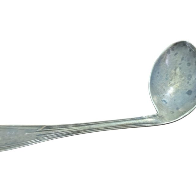 Antiga colher espessurada a prata