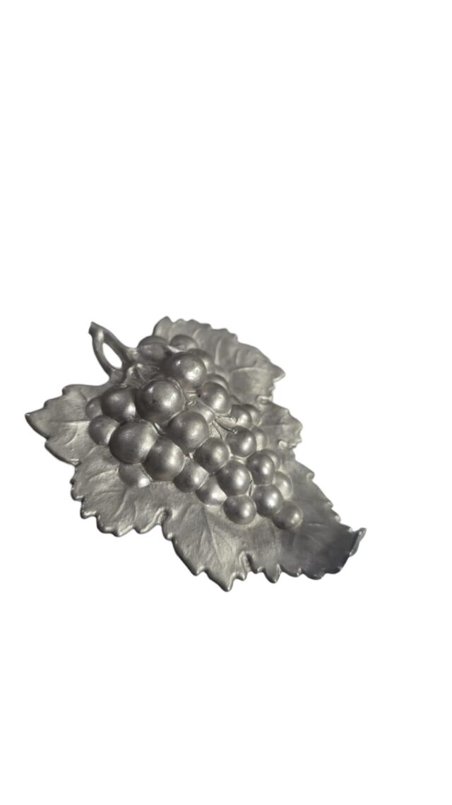 Uva decorativa de metal