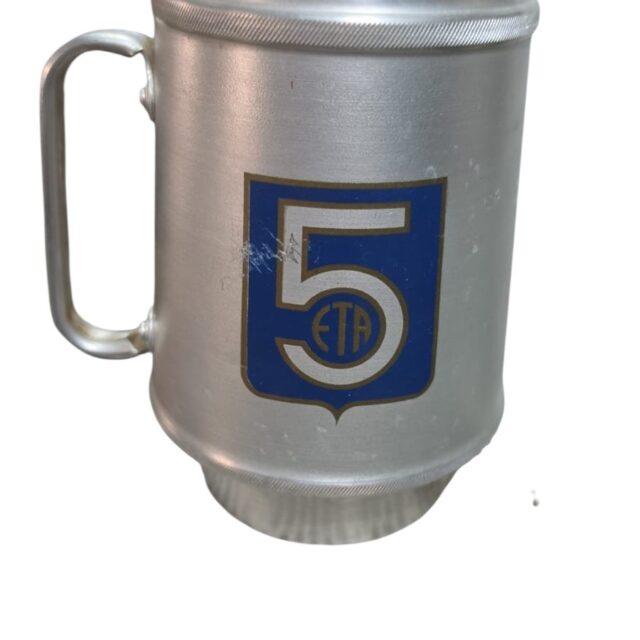Caneca de alumínio com gravação, década de 80