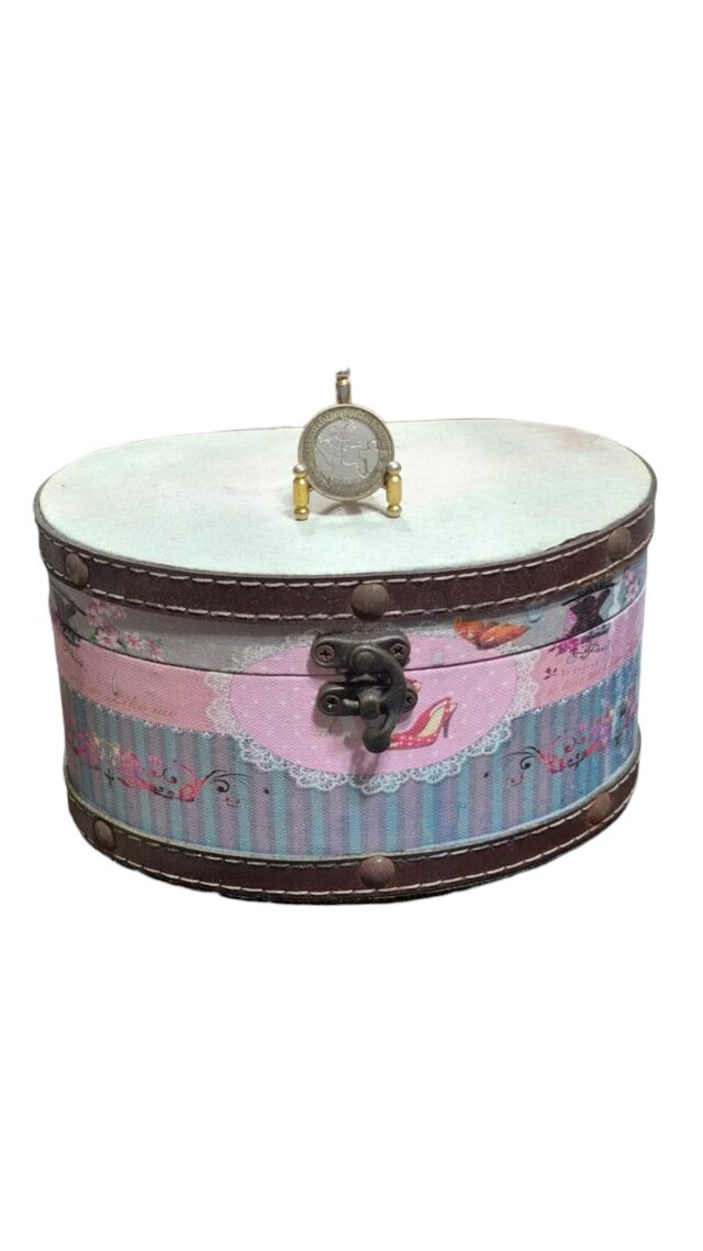 Caixa decorativa oval em estilo vintage