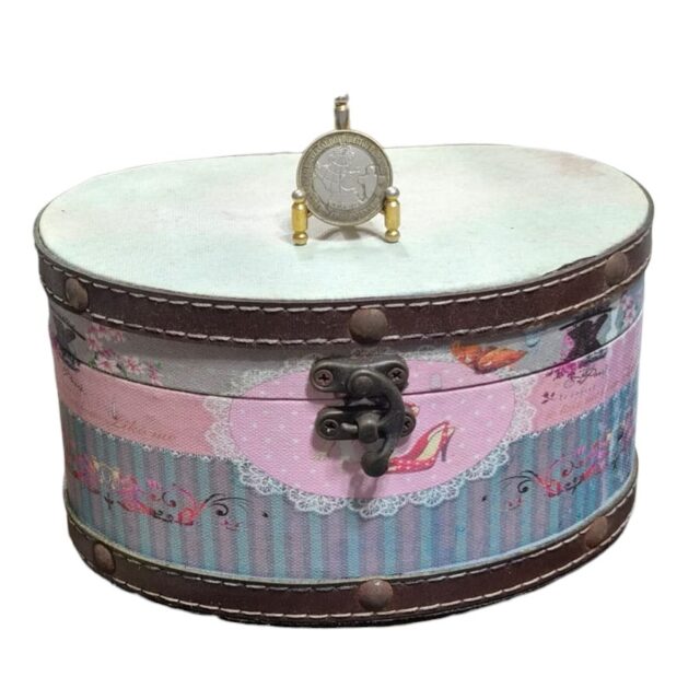 Caixa decorativa oval em estilo vintage