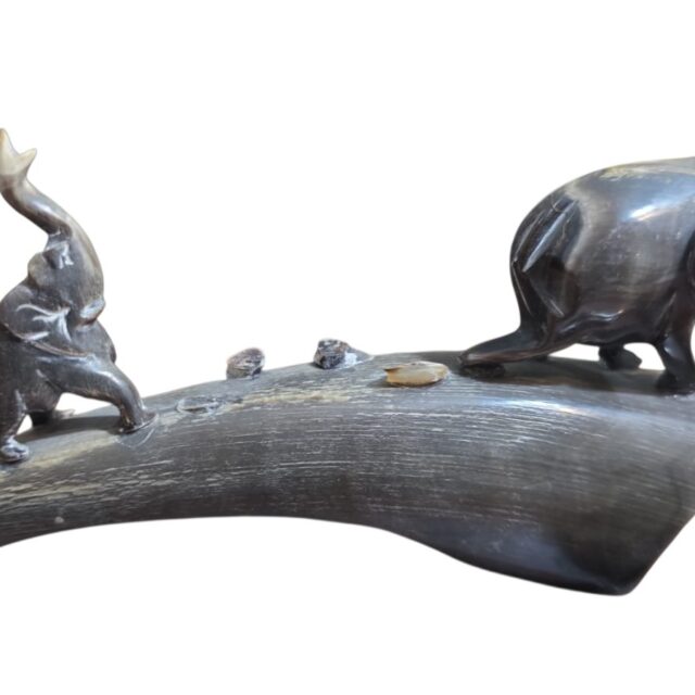 Escultura elefantes de chifre