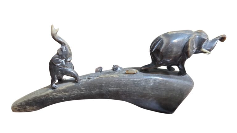 Escultura elefantes de chifre