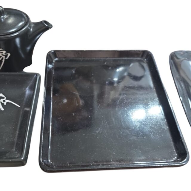 Conjunto culinária japonesa de quatro peças em charão e cerâmica