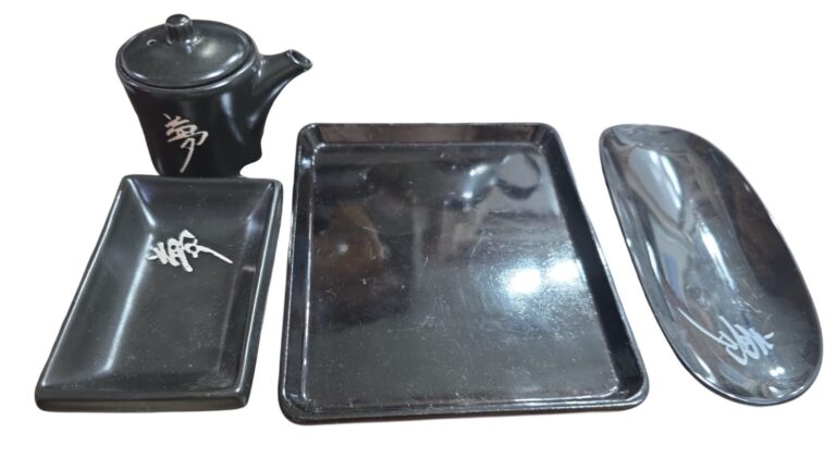 Conjunto culinária japonesa de quatro peças em charão e cerâmica
