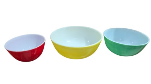 Trio de tigelas grandes americanas antigas, opalina Pyrex