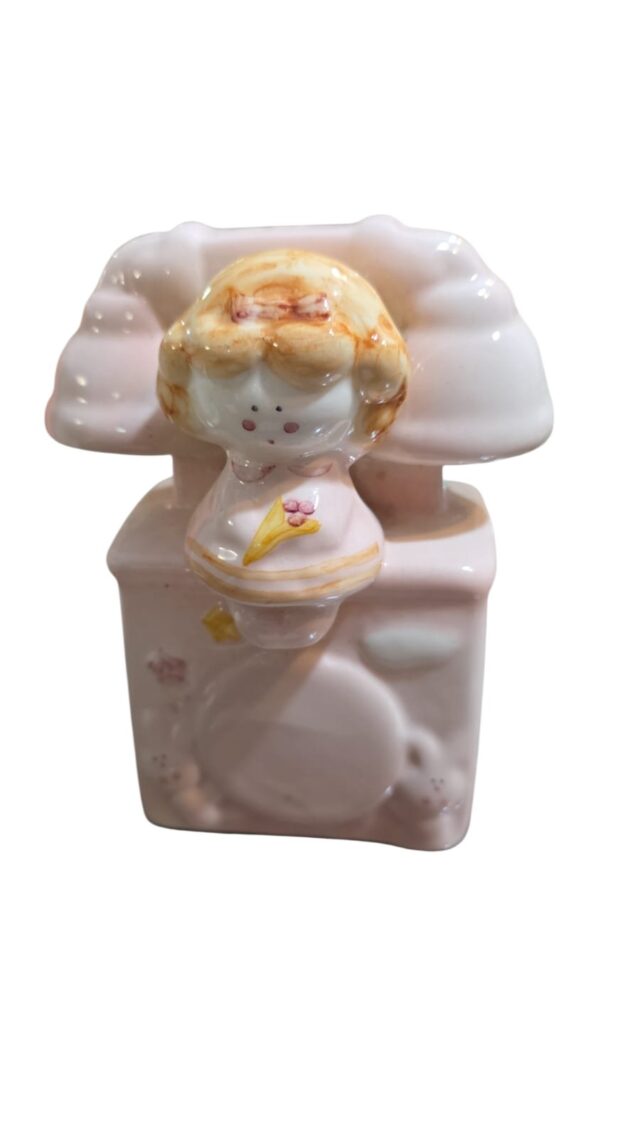 Antigo cofrinho de louça