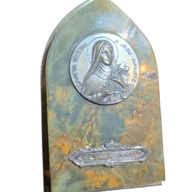 Antiga e bela decoração sacra