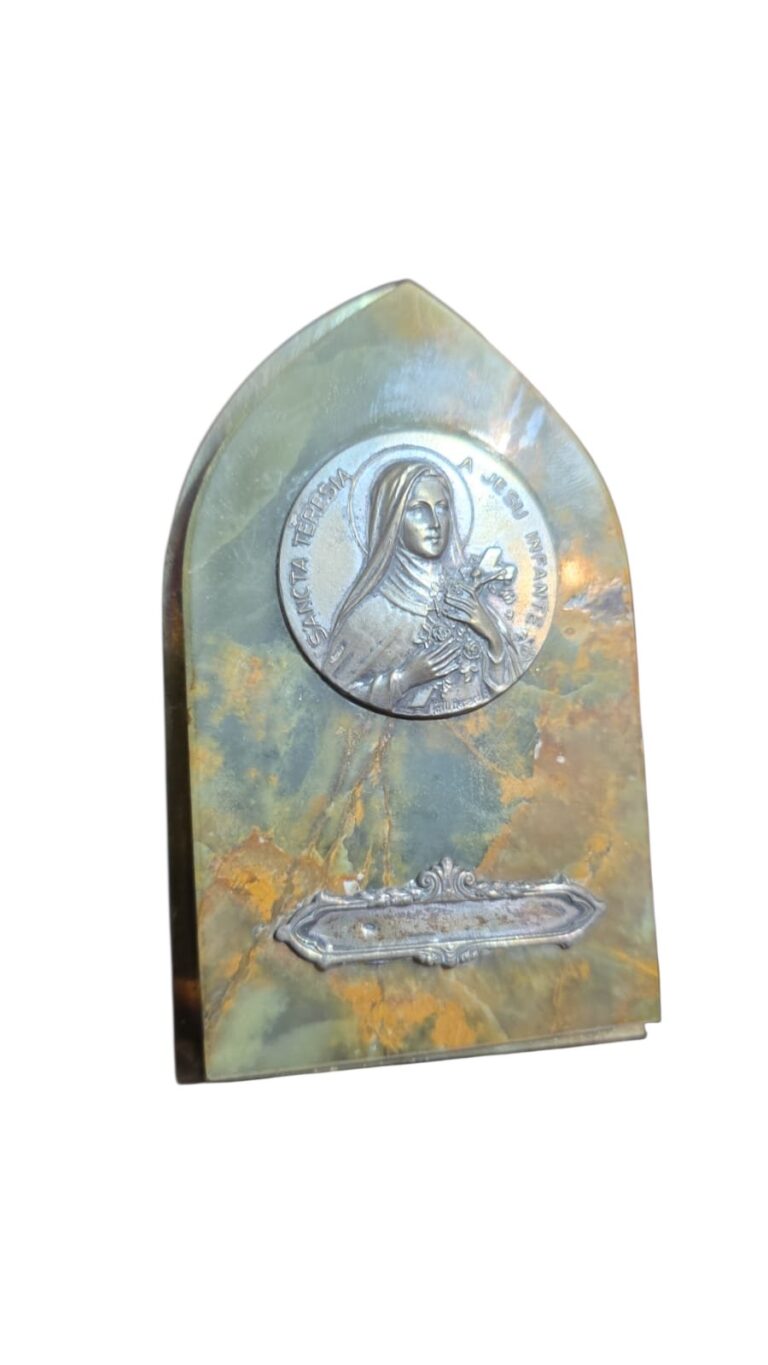 Antiga e bela decoração sacra