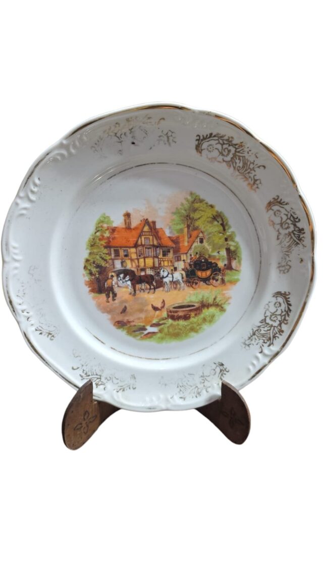 Antiga porcelana Schmidt com belíssima arte de cena antiga campestre