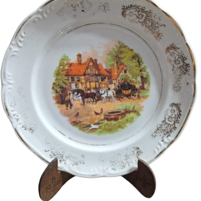 Antiga porcelana Schmidt com belíssima arte de cena antiga campestre