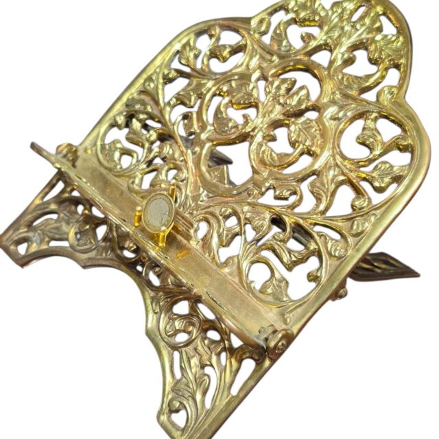 Incrível porta Bíblia em Bronze maciço ricamente ornamentado