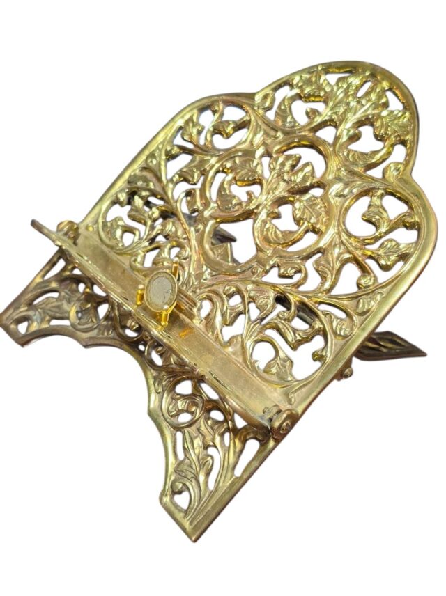 Incrível porta Bíblia em Bronze maciço ricamente ornamentado