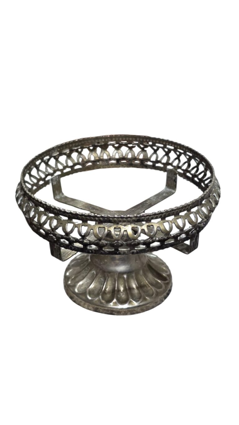 Base antiga para centro de mesa feito em metal prateado