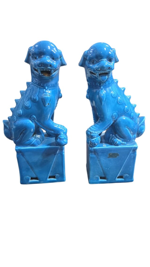 Esculturas orientais representando casal de cães de foo
