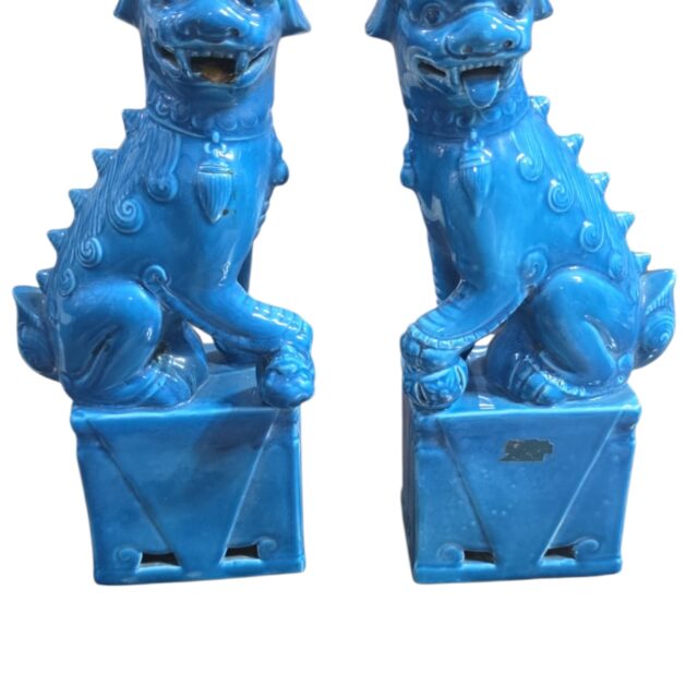 Esculturas orientais representando casal de cães de foo