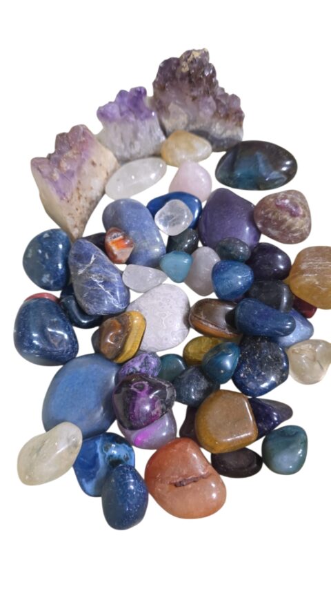 Grande lote de pedras diversas