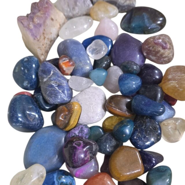 Grande lote de pedras diversas