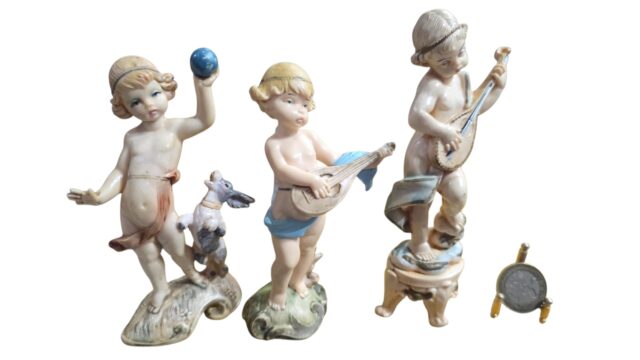 Trio de esculturas italianas de putinos