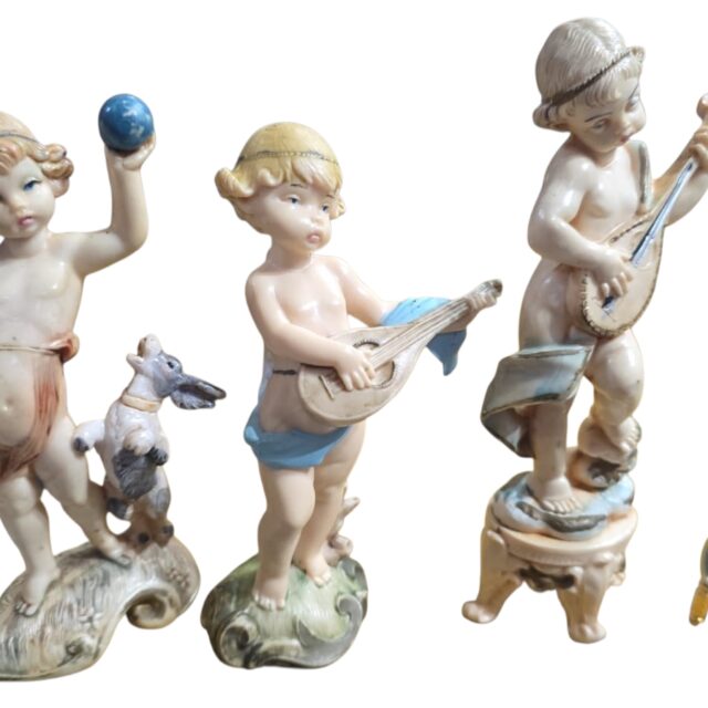 Trio de esculturas italianas de putinos