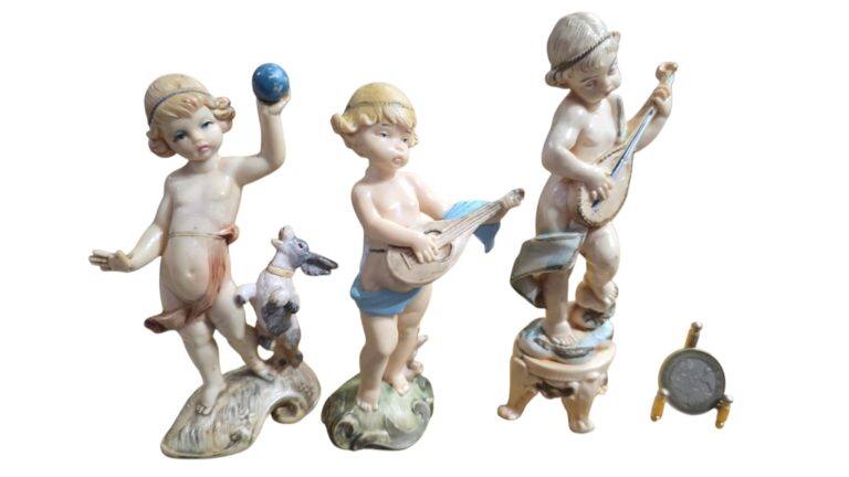 Trio de esculturas italianas de putinos