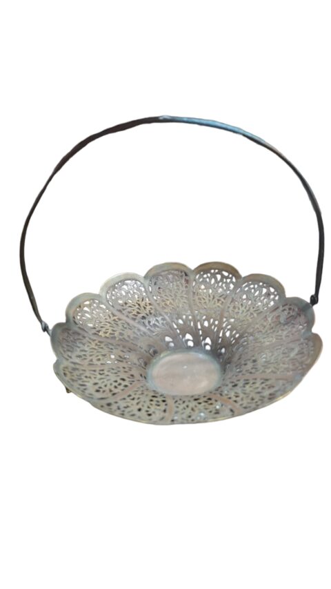 Antiga cesta fenestrada