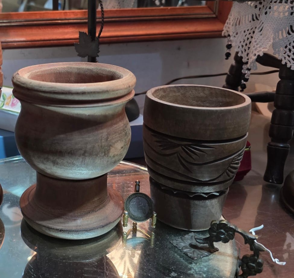 Par de pilões de madeira artesanais e antigos - Imagem 2