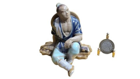 Estatueta em porcelana estilo "Mudman"