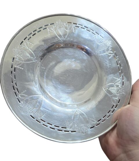 Belíssimo centro de mesa espessurado a prata
