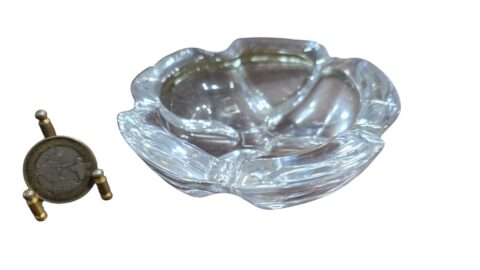 Elegante cinzeiro de grosso cristal europeu