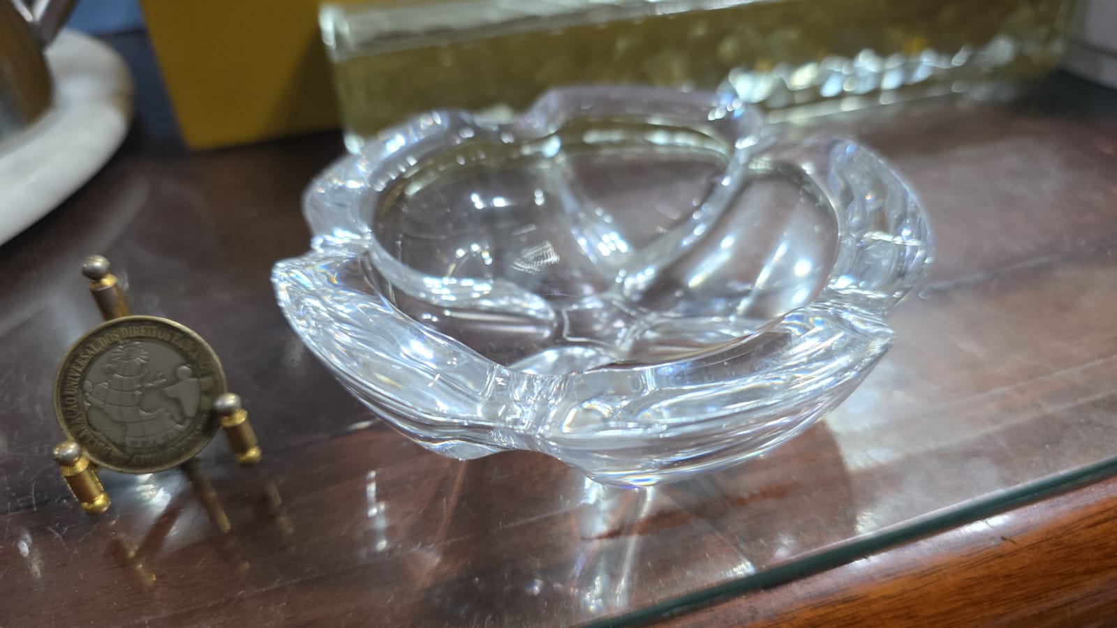 Elegante cinzeiro de grosso cristal europeu - Imagem 2