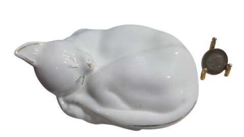 Escultura de gatinho de porcelana, com dourações