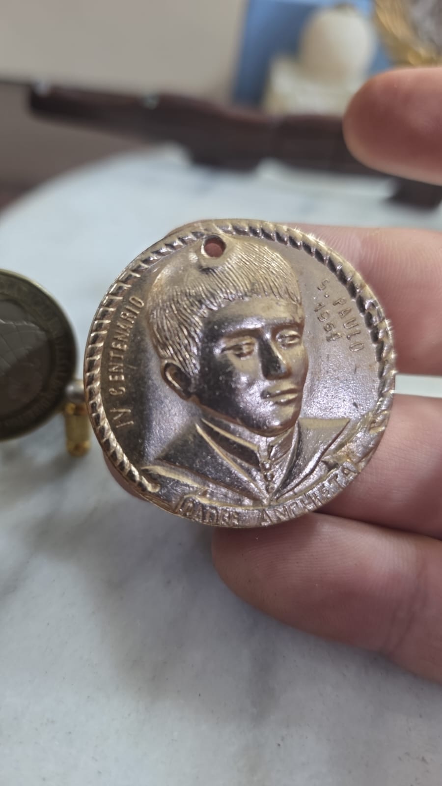 Medalha comemorativa de metal prateado - Imagem 2