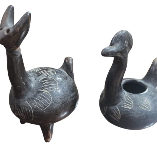 Par de decorações artesanais latinas