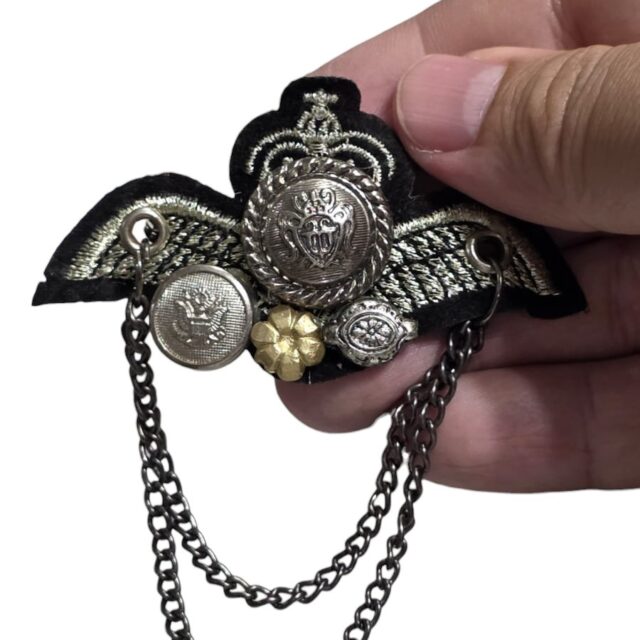 Broche decorativo em estilo retrô com asas de tecido bordado