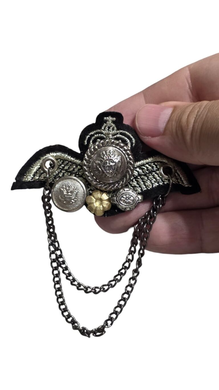 Broche decorativo em estilo retrô com asas de tecido bordado