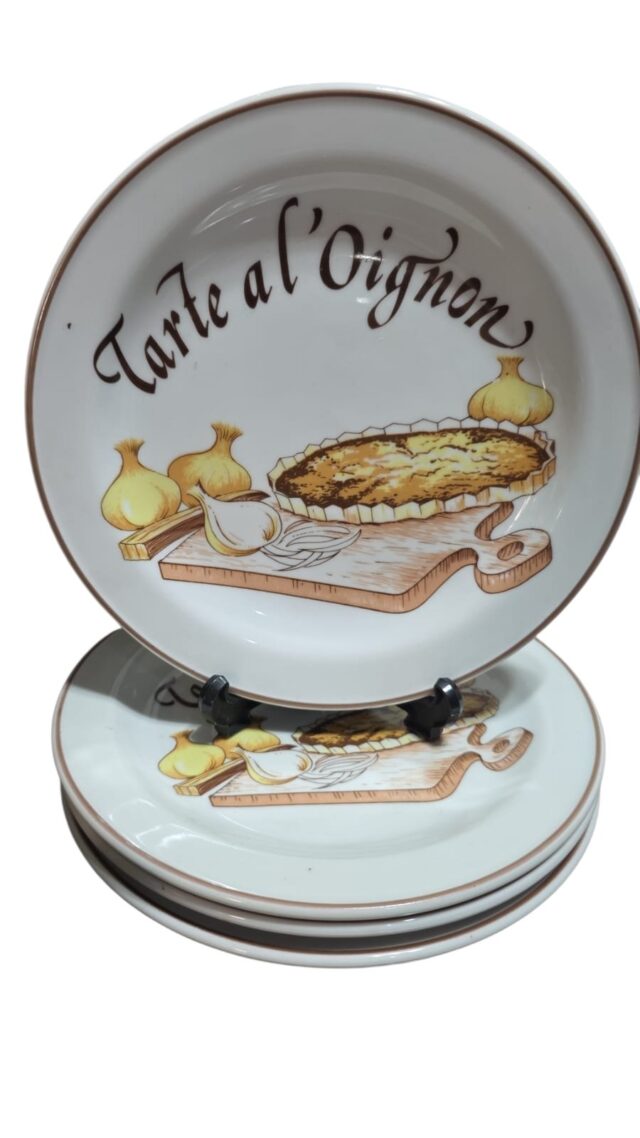 Pratos vintage porcelana Schmidt, com bela arte de torta de cebola. (valor unitário)