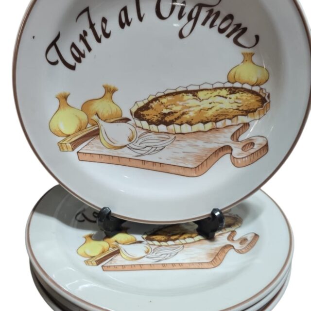Pratos vintage porcelana Schmidt, com bela arte de torta de cebola. (valor unitário)