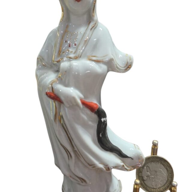 Escultura oriental de gueixa de porcelana