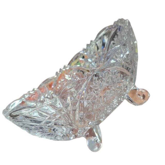Elegante floreira em grosso cristal europeu em bom estado de conservação