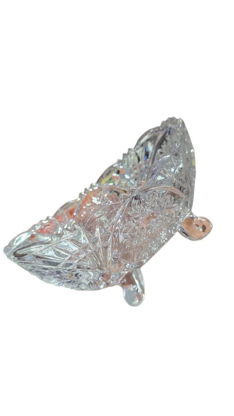 Elegante floreira em grosso cristal europeu em bom estado de conservação