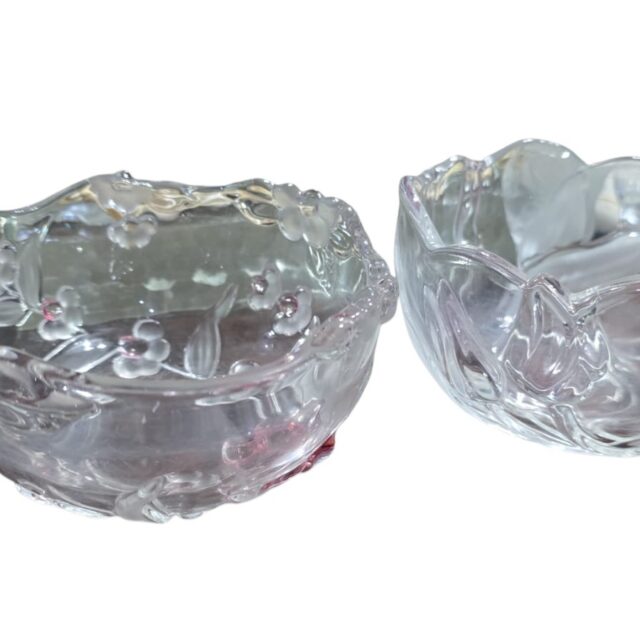 Par de bowls de cristal ornamentados com motivos vegetalistas