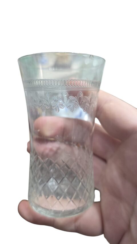 Belo copo de cristal ou floreira