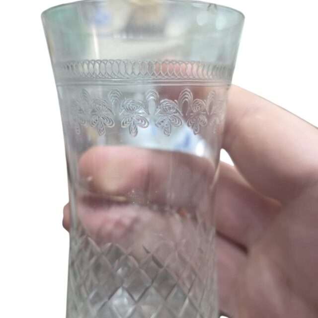 Belo copo de cristal ou floreira