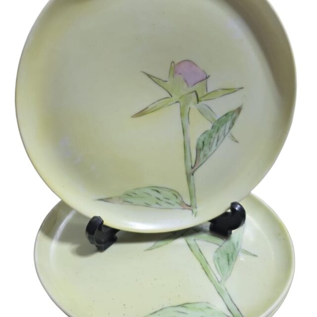 Porcelanas pintadas a mão. (valor unitário)